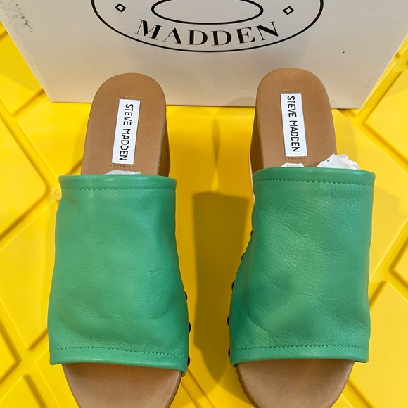 NEW! Steve Madden Leather Studded Wedges - Picture 2 of 3